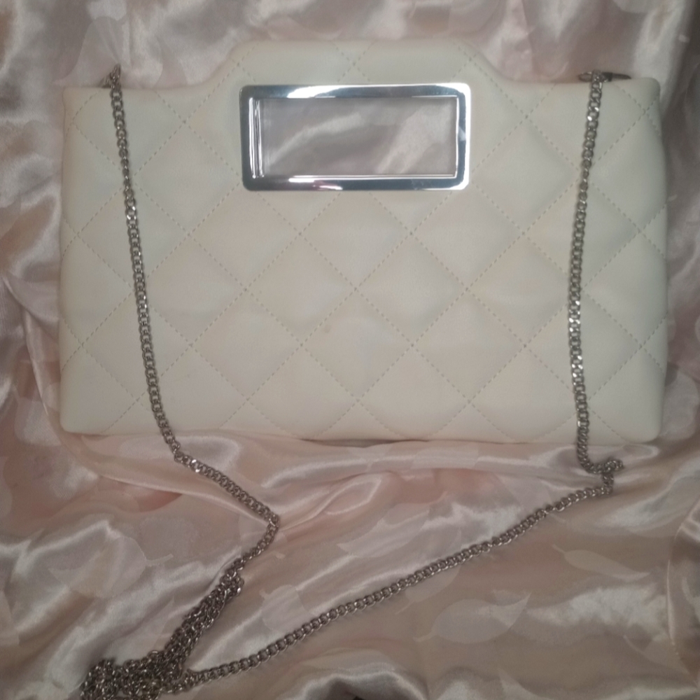 [[NWOT]] Silver&White Quilted Judith Handle Clutch/Crossbody Bag
